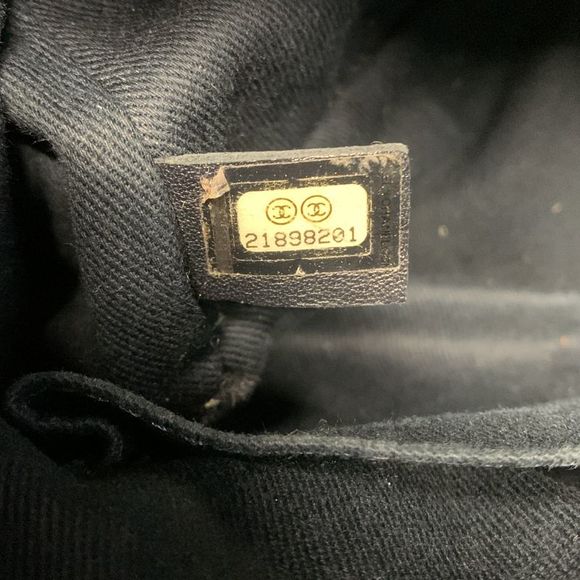 Chanel Medallion Charm Tote Chevron Wrinkled Lambskin Medium Blue - Picture 9 of 9